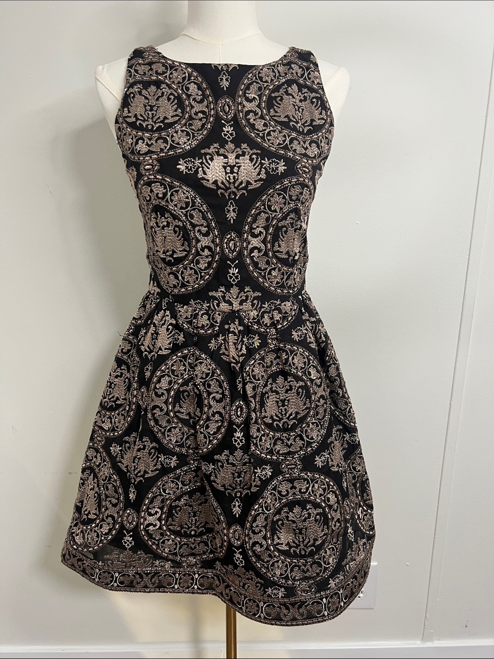 Alice + Olivia Lillyanne puff skirt silk dress ,with flaw